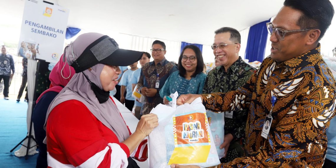 HUT ke-27, Bank Mandiri Bagikan 50.000 Paket Sembako Murah di Seluruh Indonesia