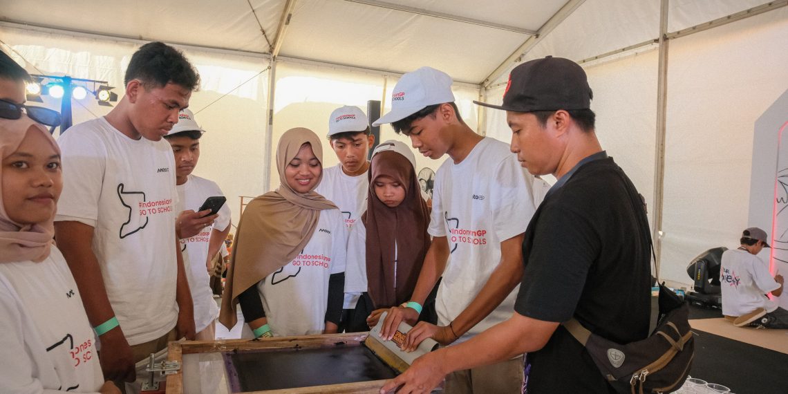 Mandiri Looping for Life Libatkan 1.000 Pelajar Mandalika dan Dukung UMKM di MotoGP 2025