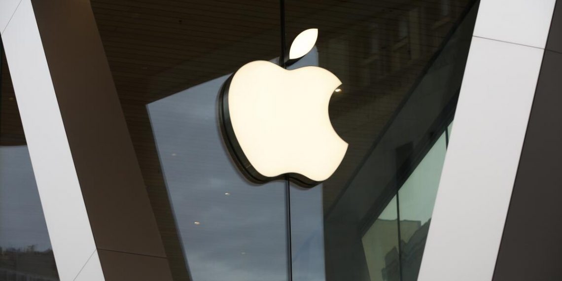 Apple Jadi Perusahaan Pertama Dunia dengan Valuasi Triliunan Dolar AS