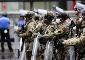 Petugas Perbatasan AS Tembak Wanita Bersenjata di Chicago Saat Aksi Protes Imigrasi Memanas