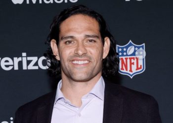 Mantan Bintang NFL Mark Sanchez Didakwa Atas Kasus Penganiayaan Setelah Terluka Akibat Penusukan di Indianapolis