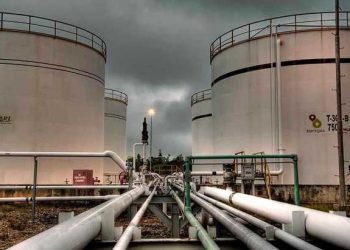 Produksi Minyak Harian Nigeria Turun 16% Akibat Mogok di Kilang Dangote